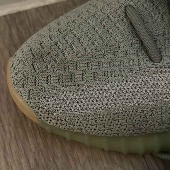 Yeezy Boost 350 v2 Desert Sage - Picture 4 of 5